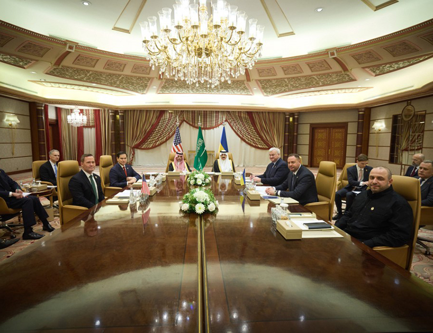 ЏЕДА, 11. МАРТА /СРНА/ - Украјина је прихватила амерички приједлог о тренутном тридесетодневном прекиду ватре и предузимању корака ка постизању трајног мира, наводи се у заједничком саопштењу САД и Украјине након састанка у Џеди.