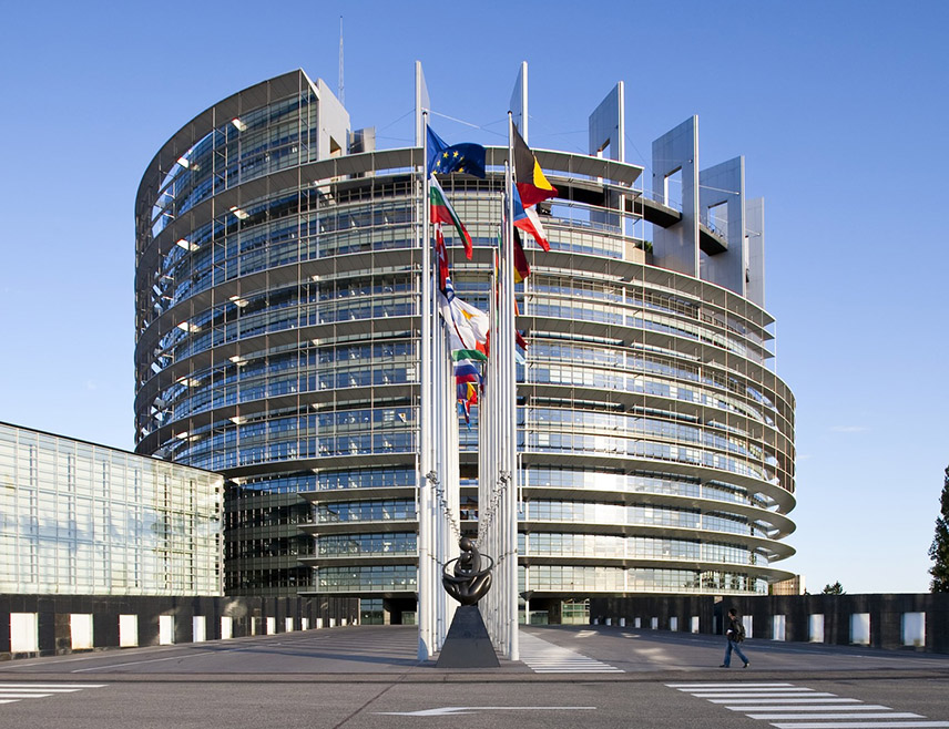 СТРАЗБУР, 12. МАРТА /СРНА/ - Европски парламент вечерас ће одржати дебату о ситуацији и развоју догађаја у БиХ, саопштио је Рубен Робесом, портпарол европског посланика Тинеке Стрик.