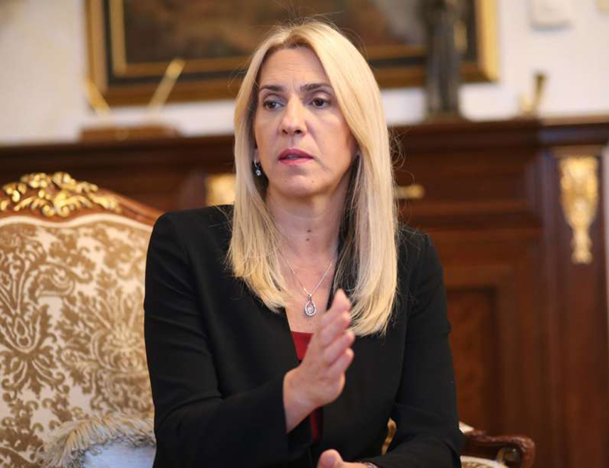 ИСТОЧНО САРАЈЕВО, 12. МАРТА /СРНА/ - Српски члан и предсједавајућа Предсједништва БиХ Жељка Цвијановић сматра да БиХ из садашње политичке и уставне кризе може изаћи само кроз отворен и искрен унутрашњи дијалог, али и подршку нашег најближег окружења.