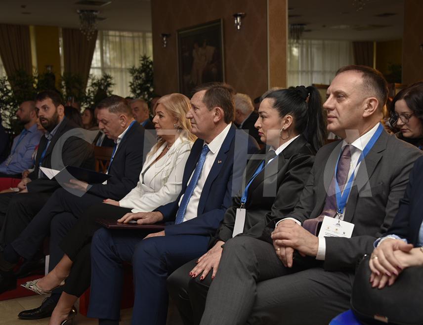 ЛАКТАШИ, 12. МАРТА /СРНА/ - Министар привреде и предузетништва Републике Српске Војин Митровић истакао је да је задатак Владе Српске и ресорног министарства да подржава самосталне предузетнике и привредне субјекте како би олакшали њихово пословање.