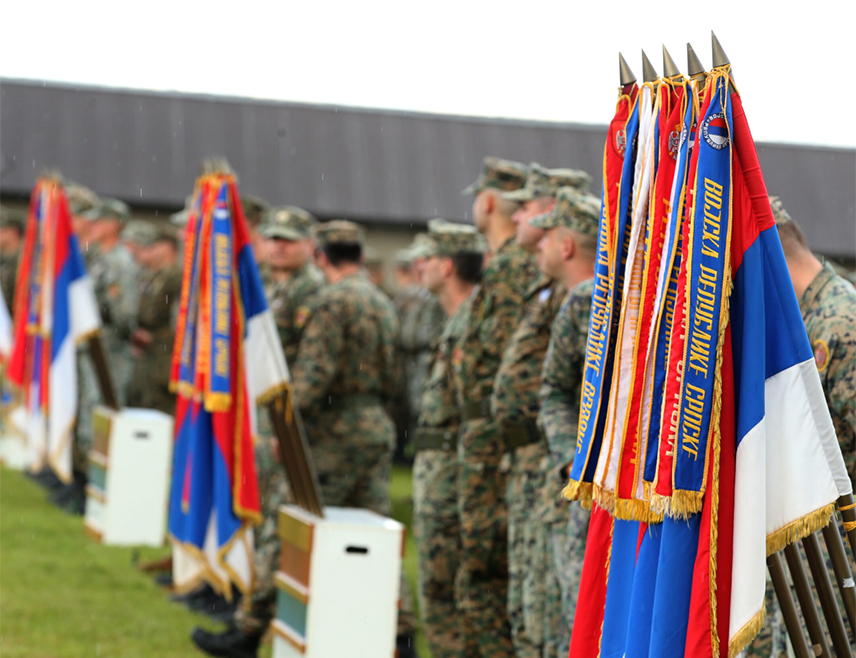 БИЈЕЉИНА, 12. МАРТА /СРНА/ - Ветерани специјалних јединица Војске Републике Српске из Бијељине, Брчког и Угљевика пружили су данас пуну подршку руководству Српске да сачува уставну позицију, као и активностима које предузима на заштити интереса Републике Српске.