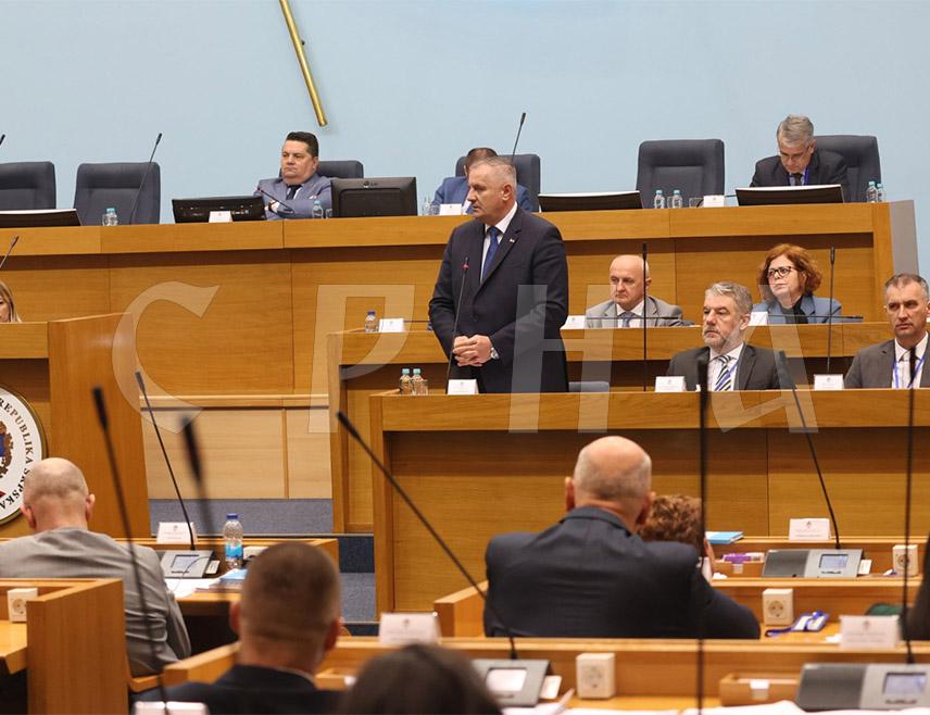 БАЊАЛУКА, 12. МАРТА /СРНА/ - Премијер Републике Српске Радован Вишковић изјавио је 
да Бошњаци у Српској имају далеко већа права од Срба у Федерацији БиХ.