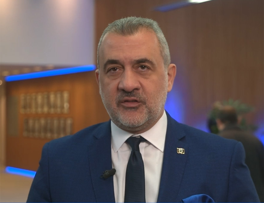 БЕОГРАД, 13. МАРТА /СРНА/ - Предсједавајући делегације Европског парламента за односе са Србијом Лукас Фурлас успротивио се одлуци Приштине да забрани Његовој светости патријарху српском Порфирију улазак на Косово и Метохију и затражио од ЕУ да изврши притисак на приштинске власти да се таква одлука промијени.