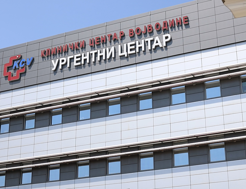 БЕОГРАД, 13. МАРТА /СРНА/ - Пацијенткиња чији су иницијали Т.М, која је повријеђена услљед пада надстрешнице на Железничкој станици у Новом Саду, налази се ван јединице интензивне његе и у стабилном је стању, саопштено је данас из Клиничког центра Војводине.