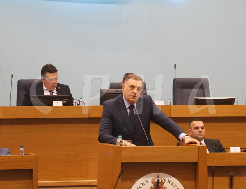 БАЊАЛУКА, 13. МАРТА /СРНА/ - Предсједник Републике Српске Милорад Додик рекао је да је Даглас Џоунс, који је именован за новог америчког амбасадора у Сарајеву, повучен са те позиције.