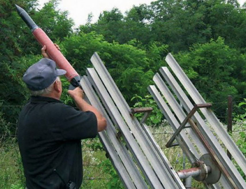 БИЈЕЉИНА, 13. МАРTА /СРНА/ - Директор "Противградне превентиве Републике Српске" Тихомир Дејановић рекао је Срни да су у току припреме за предстојећу сезону која почиње 15. априла, да тренутно развозе 1.750 комада ракета преосталих из прошлогодишње сезоне, а да до почетка сезоне очекују још 550 које ће распоредити противградним станицама.