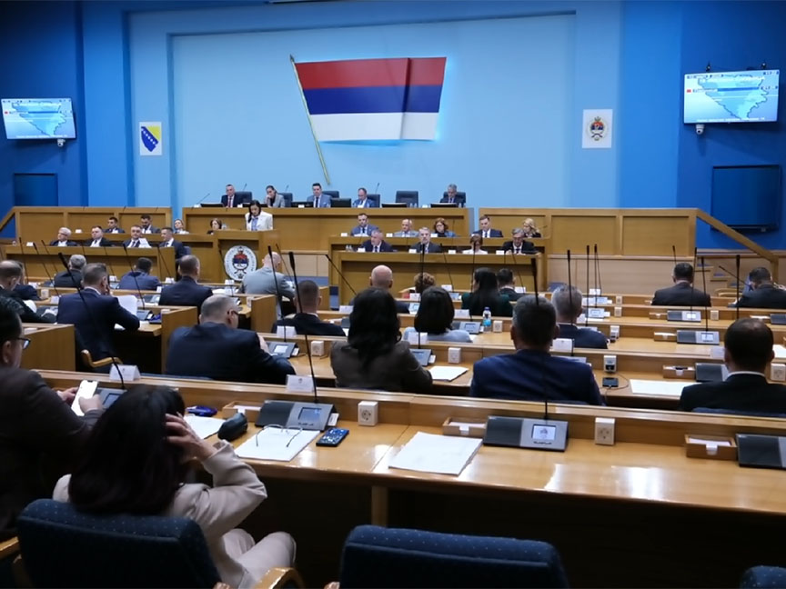 БАЊАЛУКА, 13. МАРТА /СРНА/ - Предлагачу нацрта новог устава Републике Српске је циљ да кроз укључивање што шире друштвене заједнице у јавну расправу буде донесен акт који је у најбољем интересу Српске и њених будућих генерација, изјавила је Јелена Пајић Баштинац, изасланик предсједника Републике Српске, предлагача новог Устава.