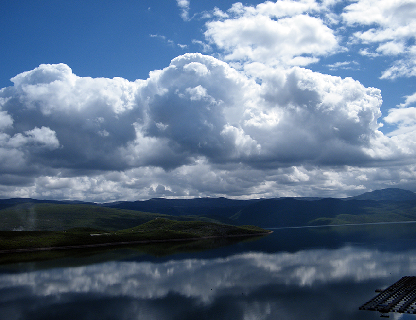 TРЕБИЊЕ, 14. МАРTА /СРНА/ - Ниво воде у Билећком језеру је повећан усљед падавина за око два и по метра што је поправило хидролошка ситуацију, речено је Срни у Хидроелектранама на Требишњици.