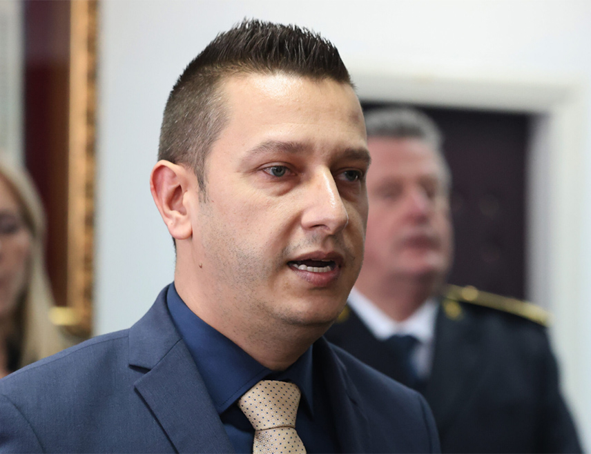 САРАЈЕВО, 14. МАРТА /СРНА/ - Замјеник министра одбране у Савјету министара Александар Гогановић изјавио је данас да му је командант Еуфора у БиХ Флорин Маријан Барбу пренио да ће ова мировна мисија остати непристрасна и неће изаћи из мандата који јој је дао Савјет безбједности УН.