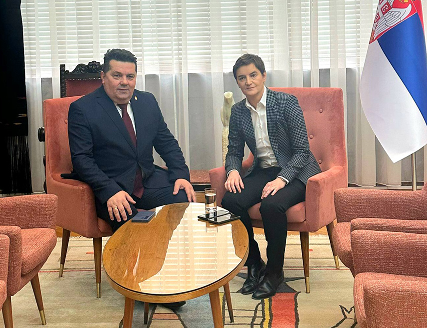 БАЊАЛУКА, 14. МАРТА /СРНА/ - Предсједници народних скупштина Републике Српске и Србије Ненад Стевандић и Ана Брнабић данас су на састанку у Београду подржали легално изабране органе двије земље, који су суочени с великим притисцима.