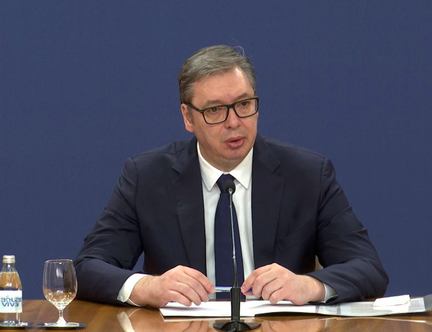 БЕОГРАД, 15. МАРТА /СРНА/ - Предсједник Србије Александар Вучић изјавио је да је увјерен да ће Србија данас издржати све притиске, нападе и да ће сачувати мир и стабилност.