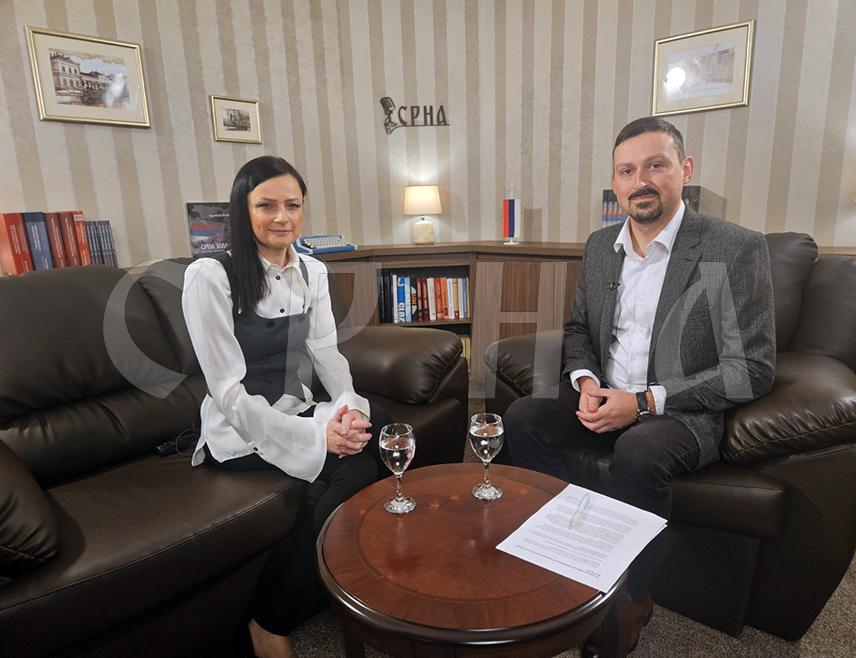 БАЊАЛУКА, 15. МАРТА /СРНА/ - Генерални секретар предсједника Републике Српске Јелена Пајић Баштинац изјавила је да Српска очекује да се нова администрација САД неће мијешати у унутрашња питања БиХ, него да ће дати апсолутну подршку да БиХ и Српска своју будућност и кризе рјешавају искључиво унутрашњим дијалогом.