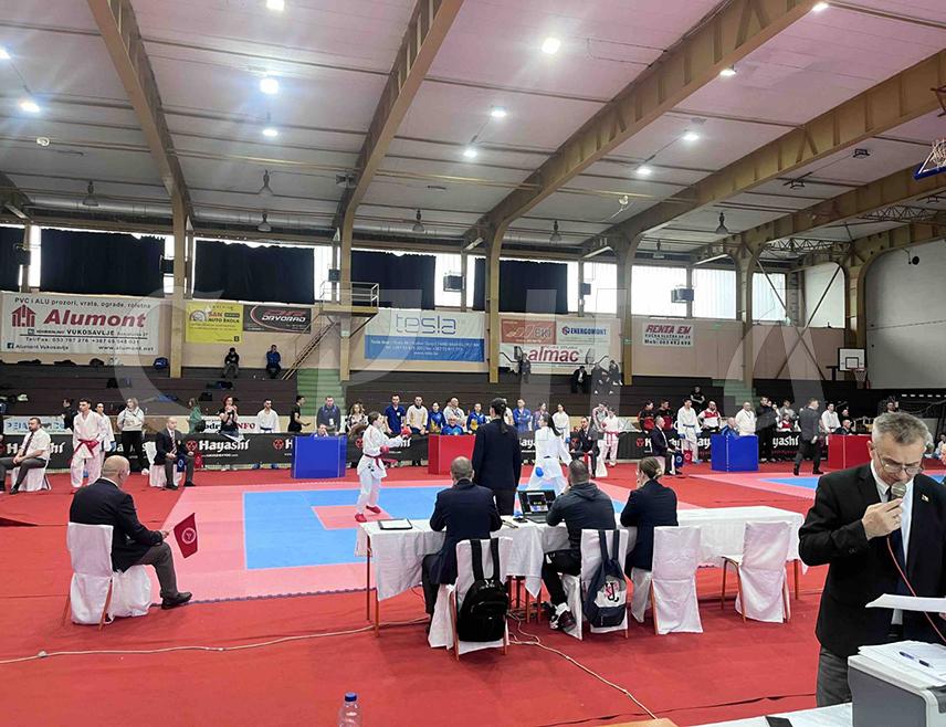 МОДРИЧА, 15. МАРТА /СРНА/ – Марина Куртеш, члан Карате клуба "Славија" из Источног Сарајева, освојила је златну медаљу на првенству БиХ данас у Модричи, чиме је обезбиједила пласман на предстојеће Европско првенство.