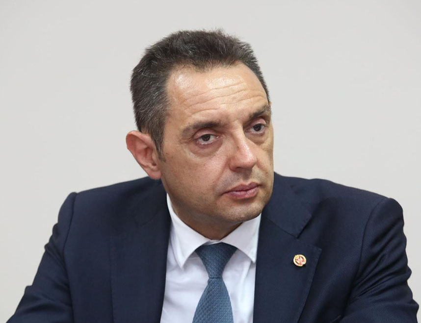 БЕОГРАД, 15. МАРТА /СРНА/ - Потпредсједник Владе Србије Александар Вулин упозорио је да је, уколико план западних служби за изазивање грађанског рата у Србији данас буде остварен, већ ноћас могућ, како каже, покушај хапшења највиших званичника Републике Српске.