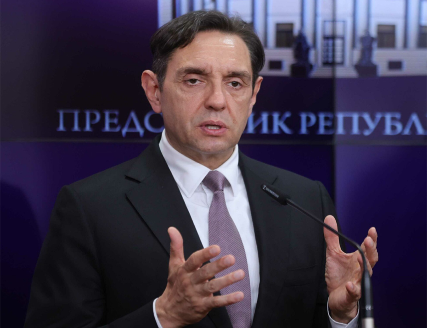 БЕОГРАД, 17. МАРТА /СРНА/ - Потпредсједник Владе Србије Александар Вулин рекао је да од Европске комисије очекује да настави са својом лицемјерном политиком и са дестабилизацијом БиХ.