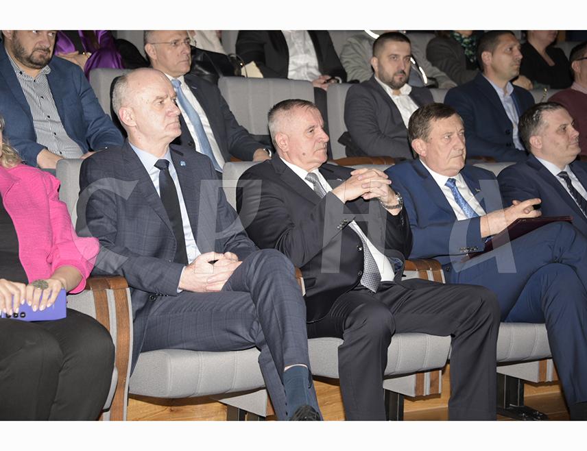 БАЊАЛУКА, 18. МАРТА /СРНА/ - У Бањалуци је отворен други Међународни сајам привреде "Бањалука експо" на којем се до петка, 21. марта, очекује више од 300 излагача из различитих области привреде.