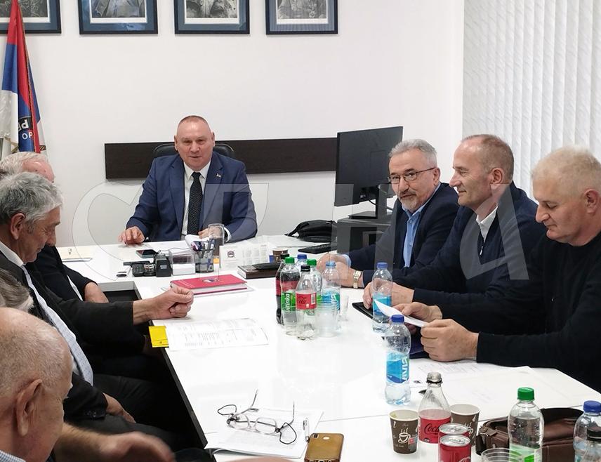 БАЊАЛУКА, 18. МАРТА /СРНА/ - Предсједништво Организације старјешина Војске Републике Српске /ВРС/ позвало је све структуре у и изван БиХ да се одмах заустави политички прогон руководства Републике Српске и напади на Српску, њену имовину и институције.