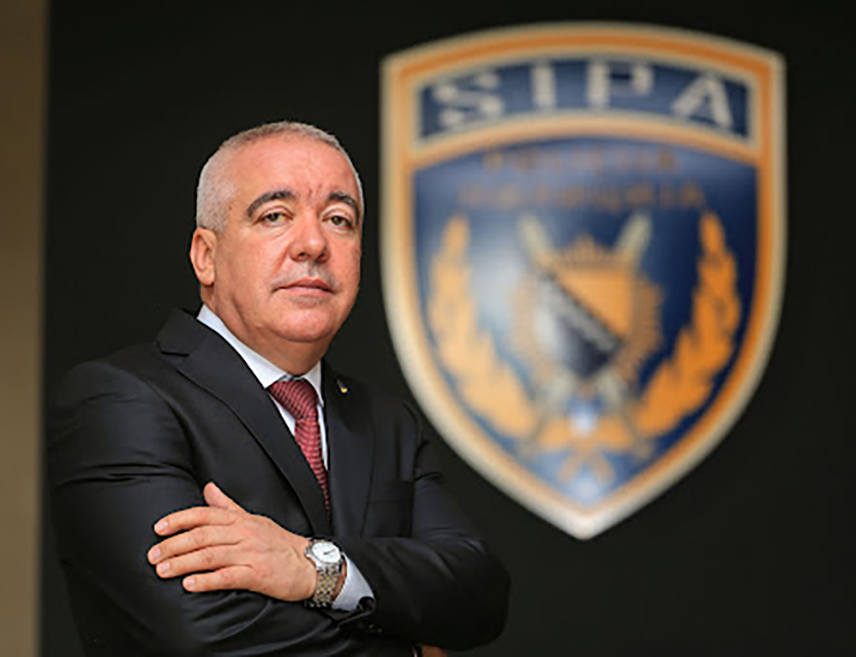 БАЊАЛУКА, 18. МАРТА /СРНА/ - Директор Агенције за истраге и заштиту /Сипа/ БиХ Дарко Ћулум потврдио је да се повлачи са ове позиције у складу са законима које је усвојила Народна скупштина Републике Српске.