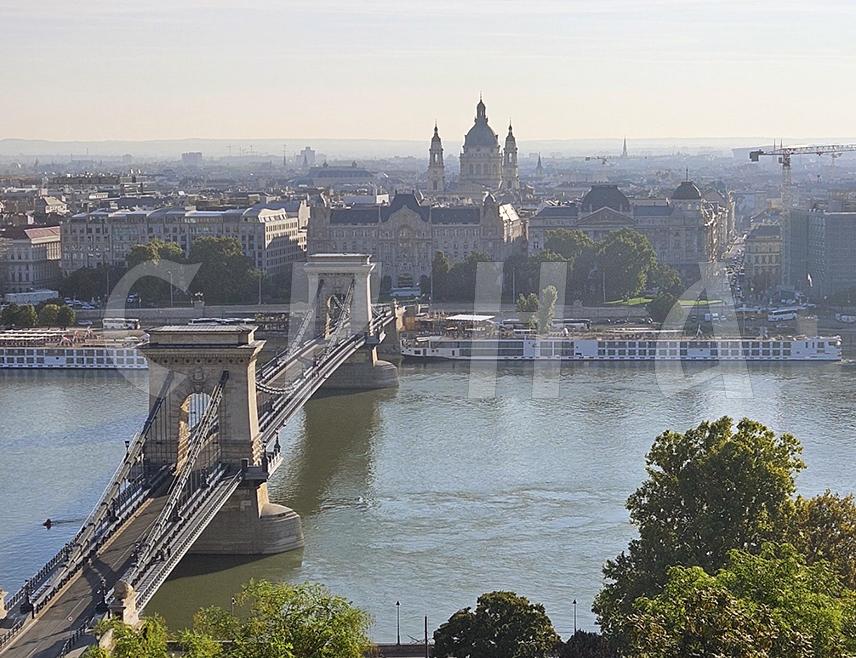 БУДИМПЕШТА, 18. МАРТА /СРНА/ - Мађарски парламент усвојио је закон којим се забрањују све ЛГБТ параде у тој земљи и дозвољава властима да користе софтвер за препознавање лица за идентификацију учесника.