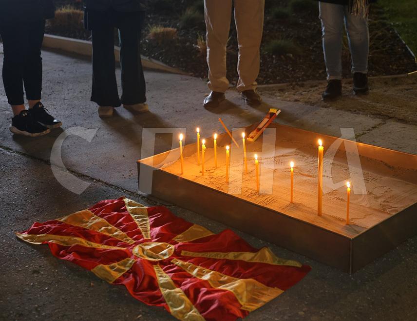 БАЊАЛУКА, 18. МАРТА /СРНА/ - Бањалучани вечерас одају почаст трагично настрадалима у пожару у дискотеци у Кочанима у Сјеверној Македонији.