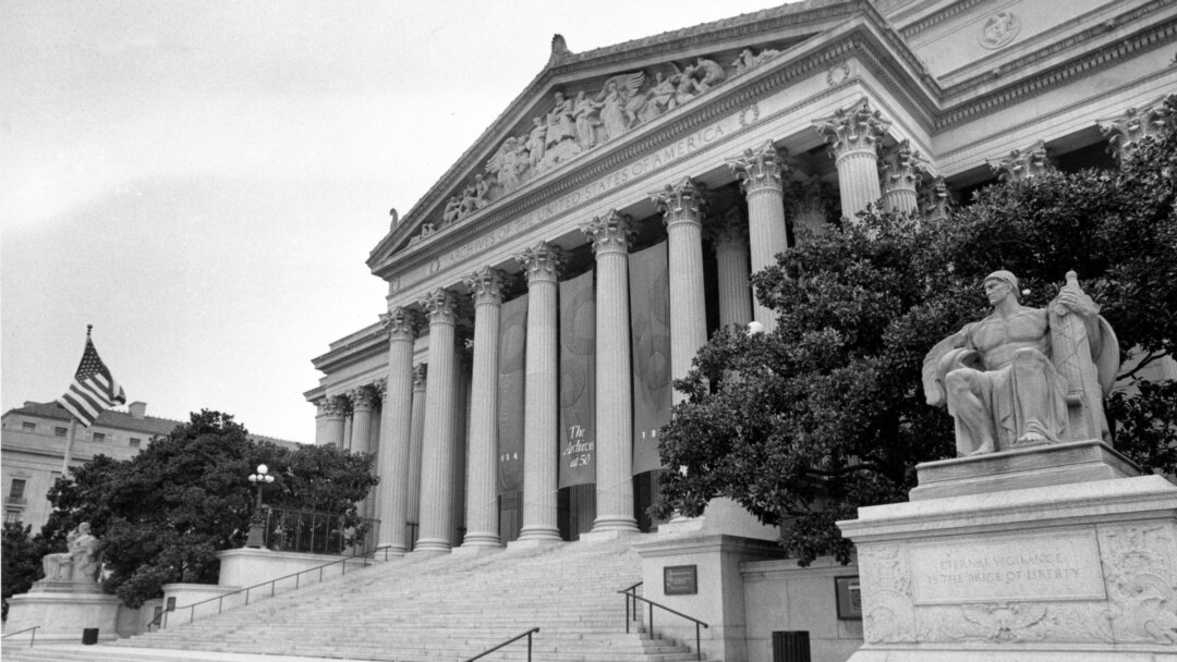 ВАШИНГТОН, 19. МАРТА /СРНА/ - Амерички национални архив саопштио је да су досијеи у вези са случајем убиства некадашњег предсједника САД Џона Кенедија сада доступни јавности.