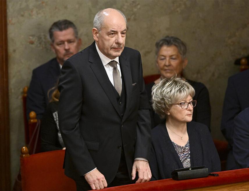 БУДИМПЕШТА, 19. МАРТА /СРНА-Ројтерс/ - Мађарски предсједник Тамаш Суљок потписао је закон којим се у овој земљи  забрањује одржавање ЛГБТ парада.