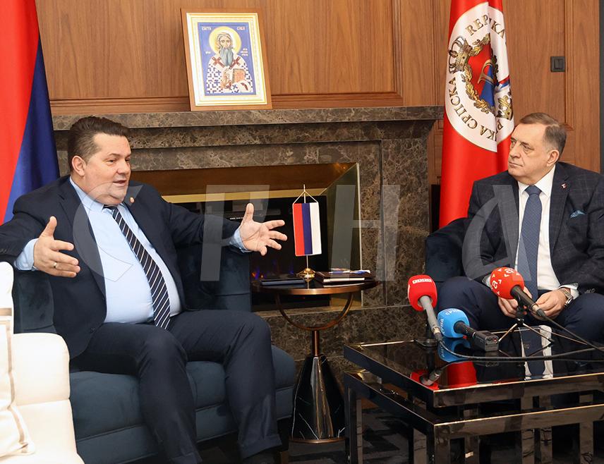 БАЊАЛУКА, 19. МАРТА /СРНА/ - Предсједник Народне скупштине Републике Српске Ненад Стевандић истакао је данас у Бањалуци да се Српска залаже за мир и стабилност у БиХ и зато је приоритет очување уставних надлежности које јој припадају.