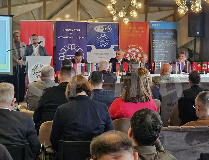 ЈАХОРИНА, 19. МАРТА /СРНА/ - Међународни симпозијум "Инфотех-Јахорина" на којем ће бити изложено више од 200 радова из 26 земаља, није само научни скуп него сусрет привреде и академске заједнице, изјавио је помоћник министра за научнотехнолошки развој Републике Српске Зоран Бјелајац.