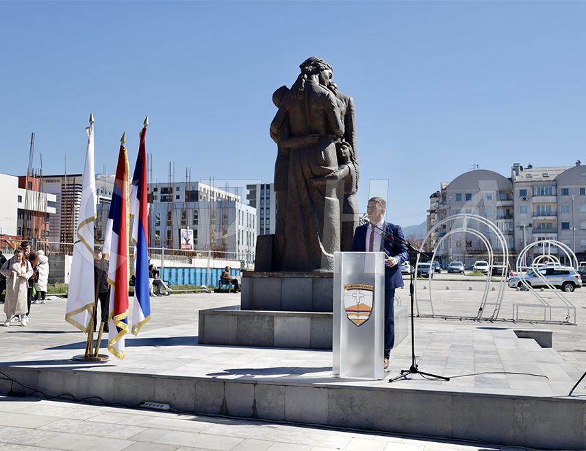 ИСТОЧНО НОВО САРАЈЕВО, 19. МАРТА /СРНА/ - Егзодус сарајевских Срба један је од најтрагичнијх догађаја у модерној српској историји и на њиховој жртви највећим дијелом утемељена је Република Српска, рекао је данас у Источном Сарајеву професор историје Лазар Шкобо.