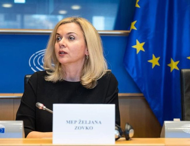 БАЊАЛУКА, 19. МАРТА /СРНА/ - Дугогодишњи хрватски европарламентарац Жељана Зовко /ХДЗ/ изјавила је да је шизофрена ситуација да постоје одлуке ОХР-а које нигдје не могу бити утуживе и да је то неспојиво са европским путем због чега та канцеларија у БиХ треба да буде затворена.