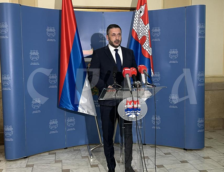 БАЊАЛУКА, 20. МАРТА /СРНА/ - Предсједник Скупштине града Љубо Нинковић изјавио је данас да нису тачне тврдње да ће Бањалука стати од 1. априла и да се то може десити само ако градоначелник Драшко Станивуковић добије наређење из Сарајева.