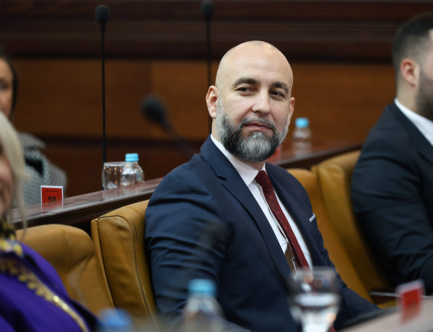 БАЊАЛУКА, 20. МАРТА /СРНА/ - Одборник СНСД-а у Скупштини града Бањалука Ненад Талић рекао је да дјеца, школе и образовање морају бити приоритет у Републици Српској.