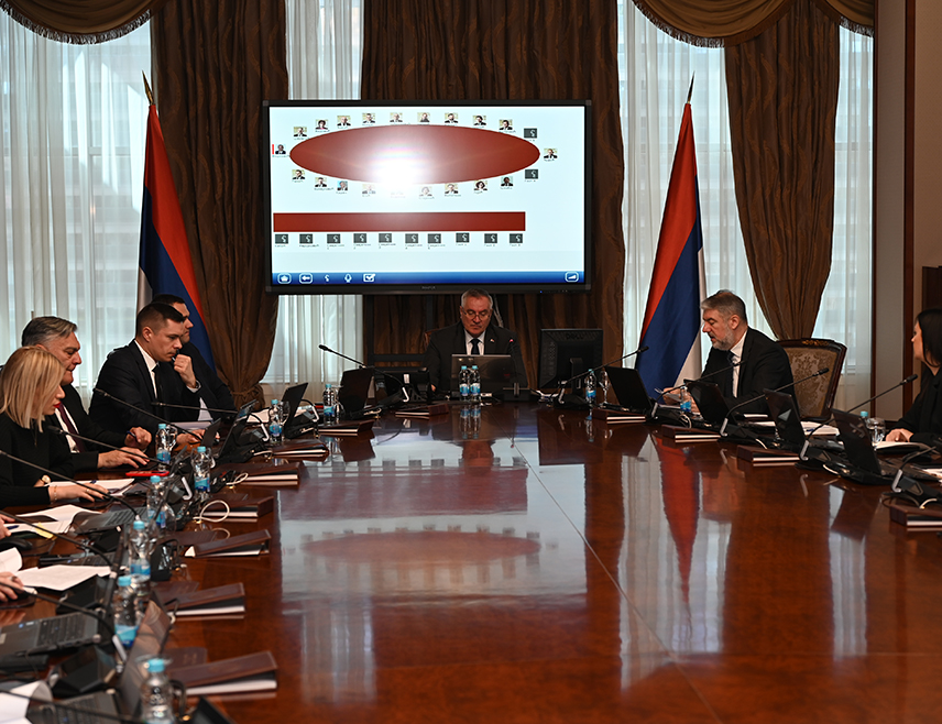 БАЊАЛУКА, 20. МАРТА /СРНА/ - Влада Републике Српске прихватила је на данашњој сједници информацију о активностима на успостављању и опремању Лабораторије за ХЛА /хумани леукоцитни антиген/ типизацију ткива и Регистра донора матичних ћелија хематопоезе у Заводу за трансфузијску медицину Српске и одобрила 864.000 КМ за набавку реагенаса, те адаптацију и санацију простора.