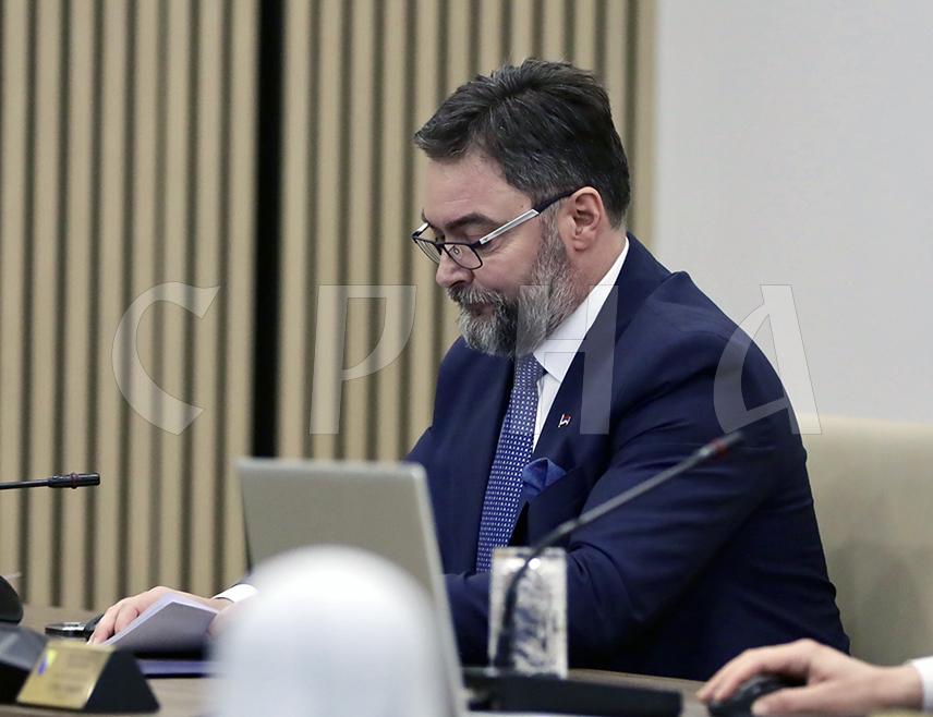 САРАЈЕВО, 20. МАРTА /СРНА/ - Замјеник предсједавајуће Савјета министара Сташа Кошарац изјавио је да су данас он и министар финансија и трезора Срђан Амиџић тражили да Савјет министара не разматра информацију о стању у Агенцији за истраге и заштиту /Сипа/ јер је став политичких структура из Републике Српске да ова агенција није уставна категорија.