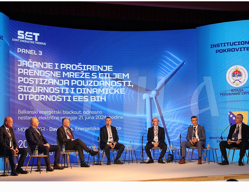 ТРЕБИЊЕ, 20. МАРТА /СРНА/ - Прошлогодишњи нестанак електричне енергије у више земаља Балкана посљедица је мало вјероватних и непредвиђених кварова, што не значи да су мреже у региону слабе, али су потребна улагања у обнову преносних система, истакнуто је данас на панелу о овој теми на Самиту енергетике у Требињу.