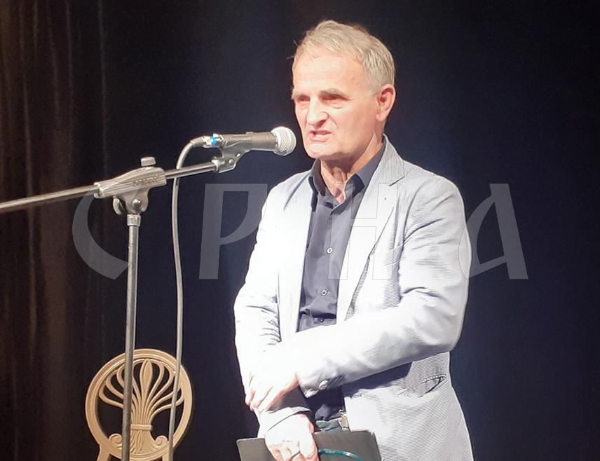 ИСТОЧНО САРАЈЕВО, 20. МАРТА /СРНА/ - У Културном центру Источно Ново Сарајево вечерас је у оквиру Међународног фестивала поезије за дјецу и младе одржан посебан програм посвећен Свјетском дану поезије под мотом "Поетско царство Тоде Николетића", који је одушевио малишане.