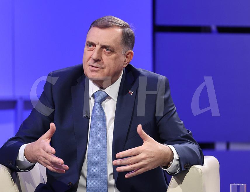 БАЊАЛУКА, 20. МАРТА /СРНА/ - Предсједник Републике Српске Милорад Додик изјавио је да ради на томе да очува државно и национално јединство Српске.