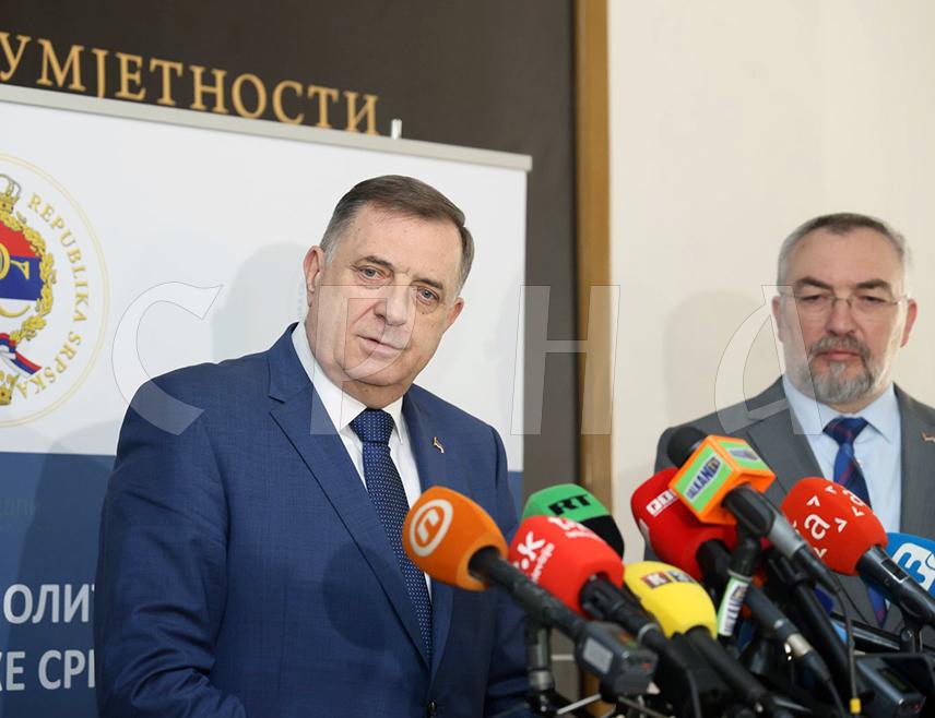 БАЊАЛУКА, 21. МАРТА /СРНА/ - Предсједник Републике Српске Милорад Додик изјавио је данас да БиХ не може приступити било каквим војним савезима, јер Република Српска прати војну стратегију Србије, што значи неутралност.