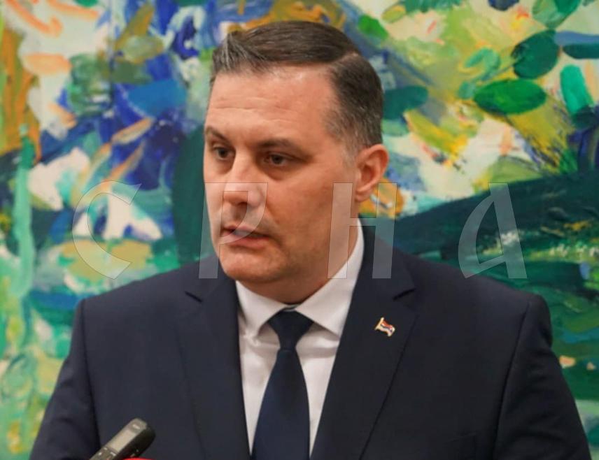 НОВИ ГРАД, 21. МАРТА /СРНА/ - Министар за просторно уређење, грађевинарство и екологију Републике Српске Бојан Випотник рекао је да Кристијан Шмит изјавама побија сам себе.