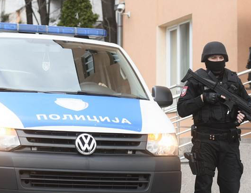 ИСТОЧНО САРАЈЕВО, 21. МАРТА /СРНА/ - Полицијски службеници Полицијске управе Источно Сарајево лишили су слободе лице чији су иницијали Д.Н. који се сумњичи да је ноћас у Рогатици запалило путнички аутомобил "пасат" у приватном власништву, потврђено је Срни у Полицијској управи.