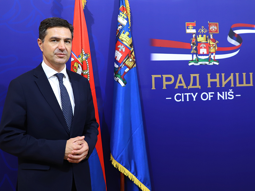 БЕОГРАД, 22. МАРТА /СРНА/ - Градоначелник Ниша Драгослав Павловић рекао је да је насиље у том граду организовала политика која жели да дође на власт без избора и да заустави напредак Србије, али да у томе неће успјети.