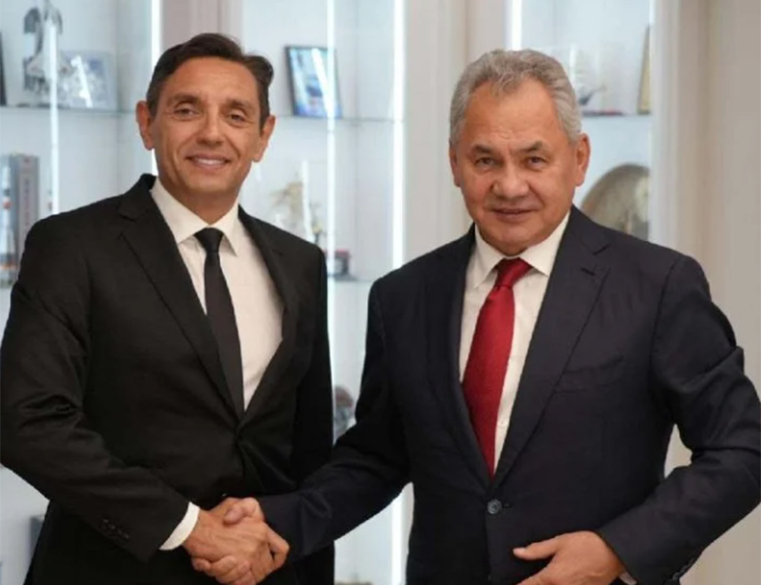 МОСКВА, 22. МАРТА /СРНА - РИА Новости/ - Москва је забринута због дешавања у Београду и учиниће све да подржи српски народ, а Русија и Србија одржавају редовно повјерљив дијалог и размјењују информације, посебно с циљем супротстављања обојеним револуцијама, изјавио је секретар Савјета безбједности Русије Сергеј Шојгу на састанку у Москви са потпредсједником Владе Србије Александром Вулином.