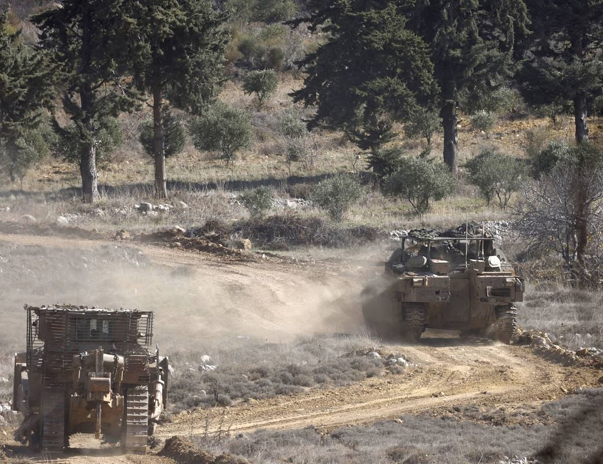 ТУНИС, 22. МАРТА /СРНА/ - Израел је извршио ваздушне ударе на војне објекте јужно од Дамаска, главног града Сирије, преноси лист "Ал Ватан".