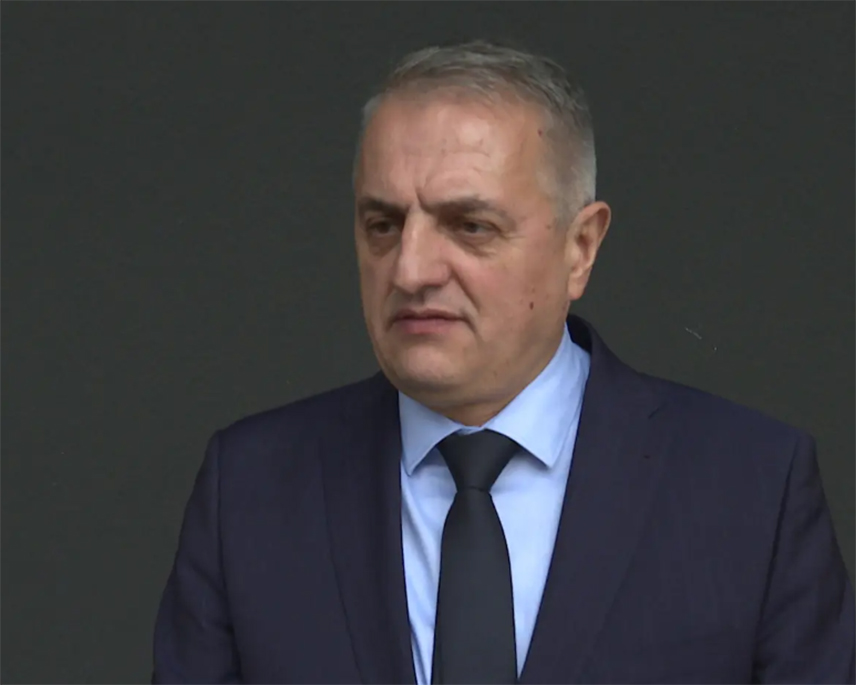 САРАЈЕВО, 25. МАРТА /СРНА/ - Неприхватљиво је да се у БиХ направе нови и већи прихватни центри у које би били депортовани мигранти из Велике Британије или било које друге европске земље, рекао је директор Службе за послове са странцима Жарко Лакета.