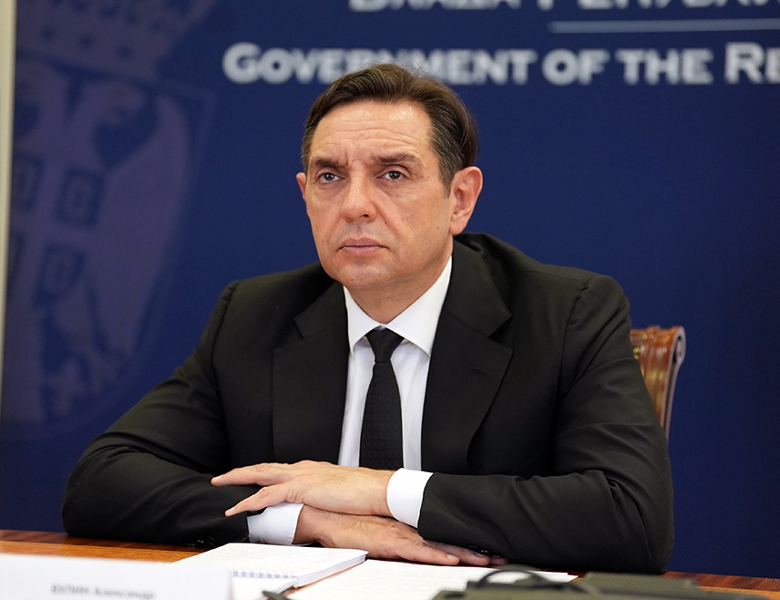 БЕОГРАД, 25. МАРТА /СРНА/ - Потпредсједник Владе Србије у техничком мандату Александар Вулин изјавио је на округлом столу Руског историјског друштва да је суштина колонијализма 21. вијека лицемјерје и наметање идеолошких образаца и као примјер навео Србију која је, иако земља у срцу Европе, жртва лицемјерне политике Запада.