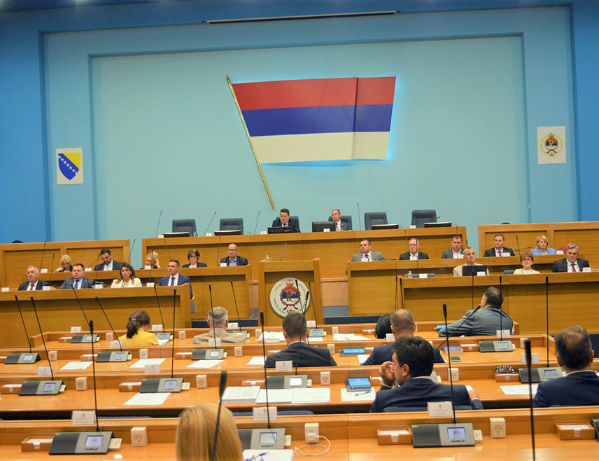 БАЊАЛУКА, 25. МАРТА /СРНА/ - Помоћник министра за борачко-инвалидску заштиту Српске Небојша Видаковић истакао је да је опредјељење Владе Српске да у складу са економским могућностима приоритетно обезбиједи раст буџета за борачко–инвалидску заштиту, редовну исплату и повећање примања за борачке категорије.