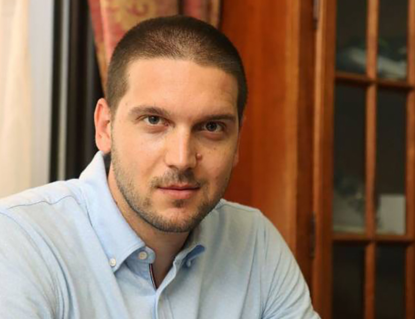 ИСТОЧНО САРАЈЕВО, 25. МАРТА /СРНА/ - Савјетник српског члана и предсједавајуће Предсједништва БиХ Саша Аулић истакао је да је делегат у Дому народа Парламентарне скупштине БиХ Ненад Вуковић из ПДП-а отишао у Европски парламент да блати предсједника Републике Српске Милорада Додика, док није поменуо Кристијана Шмита или бошњачке политичаре који пријете ратом и сију србофофију.