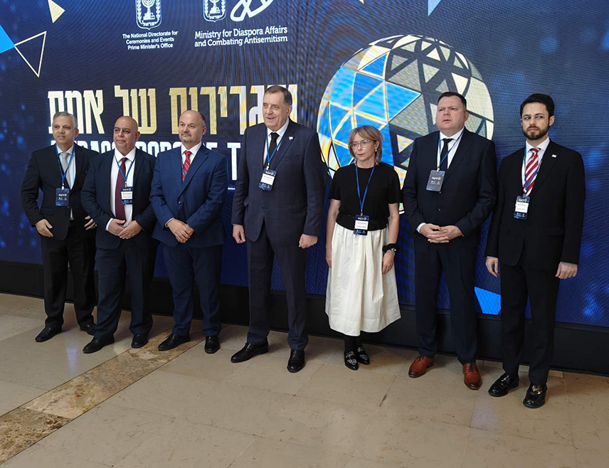 ТЕЛ АВИВ, 27. МАРТА /СРНА/ - Предсједник Републике Српске Милорад Додик изјавио је да је конференција о борби против антисемитизма прилика да се укаже на историјски ревизионизам, усмјерен на то да смањи обим страдања јеврејског народа кроз оно што се зове Холокауст и геноцид.