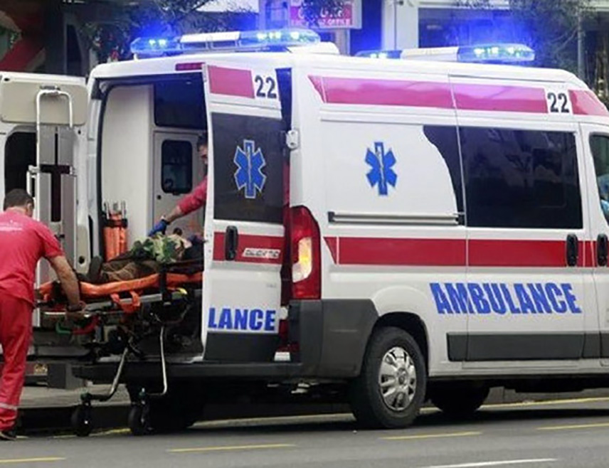 ТУЗЛА, 27. МАРТА /СРНА/ - Лице М. А. довезено је данас у Универзитетски клинички центар /УКЦ/ Тузла након што је извуечно из ријеке Јале, рекла је портпарол УКЦ-а Ерсија Ашчерић Мујединовић.