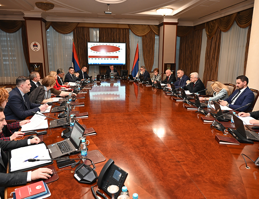 БАЊАЛУКА, 27. МАРТА /СРНА/ - Влада Републике Српске донијела је данас уредбу којом дјелокруг послова из надлежности Хеликоптерског сервиса Републике Српске преузима Министарство унутрашњих послова /МУП/ Српске.